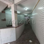 Loja comercial com 40m², em região movimentada em Santana, salão amplo, 2 banheiros.