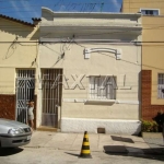 Casa térrea com 100 m², próxima a estação Tiradentes, com 1 dormitório, sala, cozinha e sem vaga .