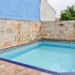 Casa à venda de de 350m² com 6 dormitórios, 3 vagas e 2 salas com Piscina, na Água Fria.