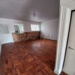 Sobrado à venda, de 120m² no Bom Retiro, 3 dormitórios, 2 banheiros e quintal.