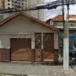 Casa térrea antiga à venda à poucos metros do Metrô Parada Inglesa, terreno com 175m².