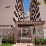 Studio à venda próximo a Braz Leme com 32m², 1 quarto, 1 banheiro, sala cozinha e sacada de vidro.