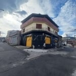 Prédio 2 andares, terreo salão comercial com renda, superior casa 3 dormitórios, 220m²