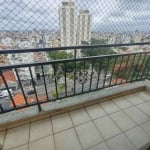 Apartamento com três dormitórios, uma suíte, cozinha americana, lavabo, varandas e vaga fixa.