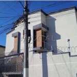 Casa de 49m² em condomínio fechado, 2 quartos, sala, cozinha, banheiro, área de serviço e 1 vaga.