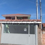 Sobrado 130m², 03 vagas de garagem, 04 quartos sendo 01 suíte, quintal e churrasqueira.