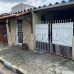 Casa térrea à venda com 2 dormitórios, na Vila Rosália em Guarulhos, com 2 vagas.