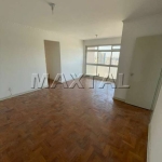 Apartamento em Santana  com 3 dormitórios 2 banheiros, sala com 2 ambiente e lavanderia.