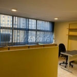 Sala Comercial à venda, 38m² na Avenida Prestes Maia com recepção, copa cozinha e 1 banheiro.