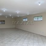 Galpão com 240m² de piso, todo em concreto para 6 toneladas, altura de 7m. 3 vagas