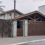 Sobrado com 4 dormitórios, sendo 1 suíte, sala e 3 vagas de garagem, no Jardim Guapira.