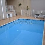 Casa de Vila à venda, de 240m². Com 3 dormitórios, 1 suíte e 2 vagas. Santa Terezinha.