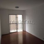 Apartamento à venda com 2 dormitórios, 1 sala com sacada, 1 banheiro social e 2 vagas, de 65m².