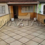 Sobrado à venda com 3 quartos, 1 sala, varanda e 2 vagas de garagem - Vila Primavera.