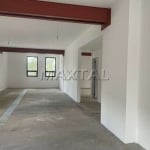 Sobrado comercial, 175m² com 3 salas, cozinha ampla,  lavabos, quintal e vagas para 4 carros