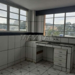 Sobrado em Guarulhos, de 300m². Com 8 dormitórios, sala, cozinha, quintal e 1 vaga.