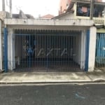 Casa térrea com 70m², com 2 dormitórios, 1 sala 1 banheiro, 1 cozinha, área de serviço e 1 vaga.