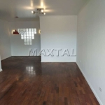 Apartamento, 156m², com 3 dormitórios, 1 suíte, 2 salas, cozinha planejada e 3 vagas.