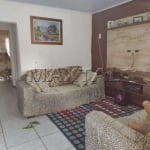 Casa Térrea na Vila Galvão de 50m², com  2 dormitórios, garagem, quintal e entrada lateral.