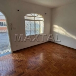 Sobrado em vila, 90m², 2 dormitórios, sala, cozinha, quintal, portão automático e 1 vaga.