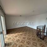 Cobertura iluminada para locação, de 130m², com 2 dormitórios e 2 vagas, em Santana.