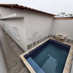 Casa com piscina, 2 dormitórios!