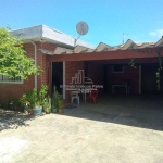 Casa com 3 dormitórios, lado praia!