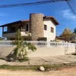 Duas casas com entradas independentes, próximas do mar, na praia da Maranduba em Ubatuba!