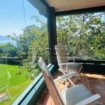 Excelente casa assobradada, em condomínio, com vista panorâmica para o mar, na praia do Pulso em Ubatuba!