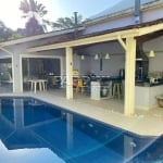 Ótima casa com 3 dormitórios e piscina na praia do Lázaro em Ubatuba!