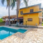 Casa em Atibaia com 03 Quartos, Piscina, Espaço Gourmet e Edícula