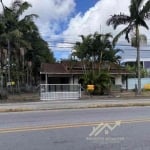 CASA AMPLA COM PISCINA E BEM LOCALIZADA NO BAIRRO RIO PEQUENO EM CAMBORIÚ