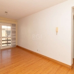 Apartamento localizado no bairro Partenon, com 67m² no 4º andar. Imóvel com 2 dormitórios, sala de estar/jantar, cozinha, banheiro social, área de serviço e pisos em cerâmica. Imóvel com posição solar