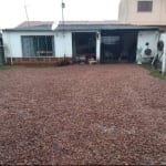 Vende terreno 10 x 50 plano, com casa 2 dormitórios, 2 banheiros, 2 salas, garagem com churrasqueira, fogão campeiro, garagem para 10 carros, toda murada, com todos recursos, ônibus na porta de casa! 