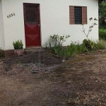 Casa térrea, 2 dormitórios, 1 banheiro, sala, cozinha. Terreno medindo 12x40m, bem localizada na Edgar Pires de Castro, garagem para dois carros. Agende já sua visita!