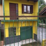 Lindo sobrado com 4 dormitórios, 2 banheiros, 1 sala de estar com peças grandes e espaçosas com amplo pátio. Com um anexo na parte de trás da casa com banheiro, cozinha e 1 dormitório e um aéreo com f