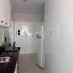 Cobertura de 3 dormitórios, atualmente transformada em 2 dormitórios de fácil reversão. Semi mobiliado. Living da parte inferior com espaço que comporta uma sala de estar/ jantar. Cozinha ampla com ba