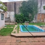 Terreno medindo 13X44, podendo ser residencial ou comercial, tem nele, uma ampla casa de dois pisos que necessita de bastante reformas, ótima localização, próximo do novo Bourbon schopping, estuda per