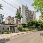 Apartamento no bairro Vila Ipiranga, com 68 m² de área útil. Imóvel com 02 dormitórios,  sala de estar/jantar, sacada fechada, cozinha, 02 banheiros, área de serviço e pisos em laminado. Imóvel com po