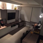 PORTEIRA FECHADA no bairro Higienópolis&lt;BR&gt;Excelente apartamento mobiliado e equipado com 2 dormitórios (1 suíte), churrasqueira e 2 vagas de garagem.&lt;BR&gt;Móveis planejados de ótima qualida