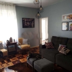 Apartamento 3 dormitórios no bairro Petrópolis, living 3 ambientes, cozinha, banheiro social, área de serviço, lavanderia e banheiro auxiliar. Excelente planta com várias possibilidades. Localização m