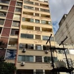 Apartamento no centro histórico, DESOCUPADO, 1 dormitório,  52,55 m², peças amplas,  bem conservado, piso laminado, aberturas em Loro Freijó, área de serviço e banheiro auxiliar, cozinha com entrada d