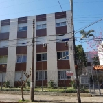 Ótimo apartamento de 2 dormitórios com dependência de empregada, churrasqueira na área de serviço, 1 box escriturado. &lt;BR&gt;&lt;BR&gt;Apto bem conservado, fica cozinha mobiliada, quarto casal fica