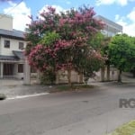 Linda casa ampla com 1 suíte, 2 dormitórios, 1 banheiro, 1 lavabo, 1 sala de tv, 1 sala de estar, 1 sala de jantar com saída para churrasqueira e lareira.&lt;BR&gt;Edícula atrás com lavanderia, garage