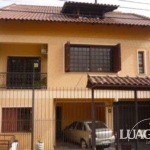 Ótima casa com 4 dormitórios, sendo uma suíte com hidro, gabinete, hall, copa cozinha, despensa, 2 depósiots, sala íntima, living 3 ambientes com lareira na parte superior, sacada em um dos dormitório