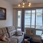 Este apartamento no Bairro Moinhos de Vento, próximo ao Parcão oferece:&lt;BR&gt;&lt;BR&gt;03 dormitórios, incluindo uma suíte&lt;BR&gt;Vaga de garagem escriturada&lt;BR&gt;Living em dois ambientes&lt