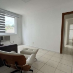 Excelente apartamento de 2 quartos , com living para 2 ambientes , muito ensolarado e com ótima metragem.&lt;BR&gt;Prédio muito bem conservado em excelente localização no bairro Boa Vista ,em frente a