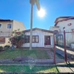 Excelente casa com 3 dormitórios, em uma rua de excelentes casa residências, casa térrea com pátio na frente e nos fundos, o terreno mede 11x36. A casa fica a uns 800 metros da orla de Ipanema. Agende