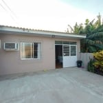 Casa com 3 dormitorios, 01 suite, sala, cozinha campeira, amplo terreno com piscina. pronta para morar, aceita financiamento!!