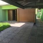 Casa própria para moradia com área de 118,75 m² de área privativa disposta em 02 dormitórios, cozinha, sala estar, garagem, banheiro social, área de serviço, pátio, suas respectivas benfeitorias, loca